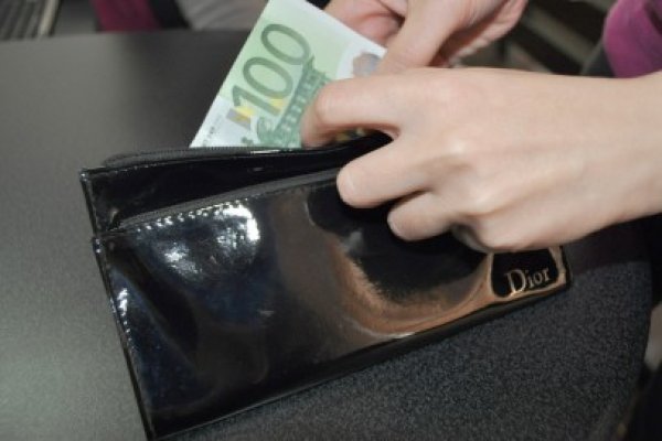 Euro scade sub 4,5 lei